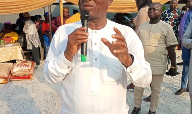 See How Kenneth Gbagi Passionately Commiserate With Victims Of Collapsed Building in Delta State.