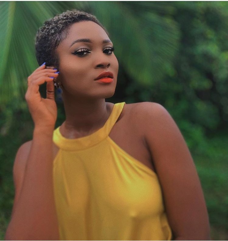 "I hates Bras", See How Nigerian Rapper Goes Braless to Question Men