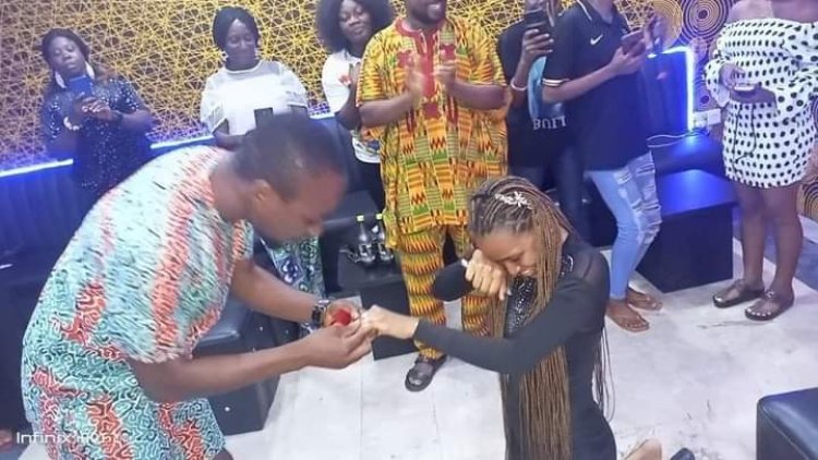 Lady Kneels To Accept Fiance’s Proposal