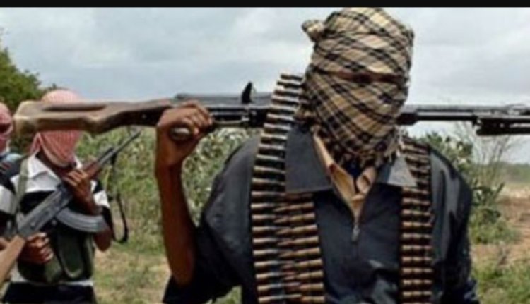 Gunmen kill driver, abduct former Bayelsa NUJ chairman, 17 others In Delta
