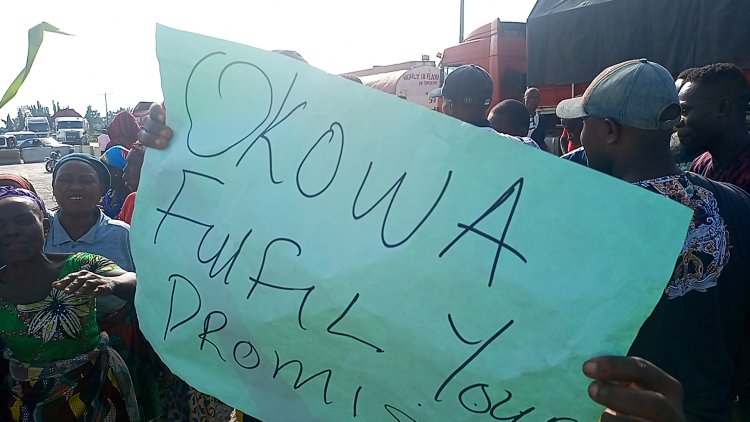 Breaking News: Tension, Roadblock as Massive Protest Takes Over Emevor In Delta