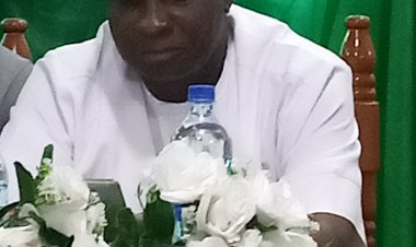 BREAKING: Angry Youths Boo Oborevwori In Warri