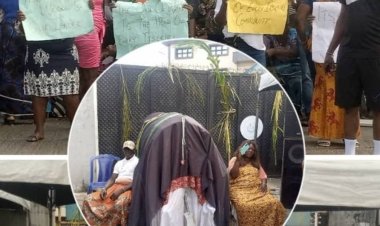 Angry Itsekiri Protesters Blocks DESOPADEC, Chanting Ayiri Ole, Ejele Ole 