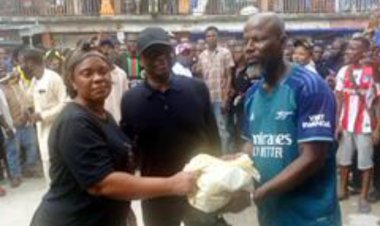 Gbagi Donates Cash to Victim of Fire Incident at Robinson Mall in Delta 