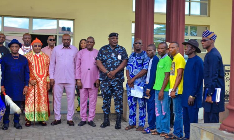 Bomadi, Ughelli South LG Boss Broker Peace as Okuama, Okoloba Sign Peace Accord