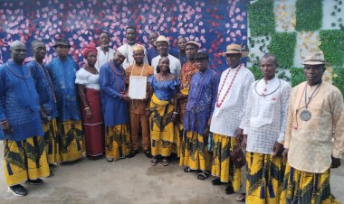 Urhobo Orators Presents  Certificate to SDP Chieftain, Temienor as Patron in Delta