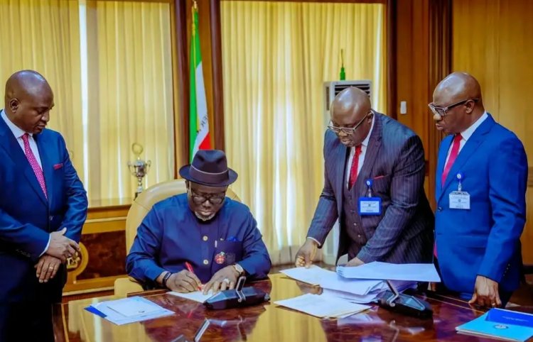 Delta State Governor Signs N979.2 Billion 2025 Budget into Law