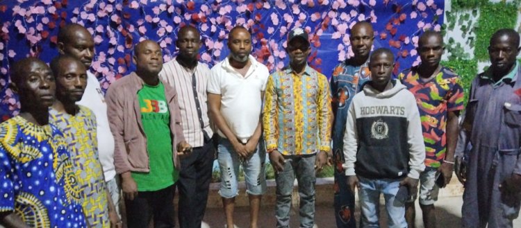 Yuletide: SDP Chieftain Doles Out Rice, Cash Gifts to Leaders in Delta Community 