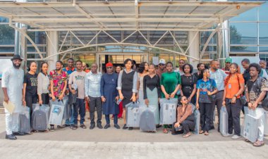 Presidential amnesty distributes laptops to scholarship beneficiaries