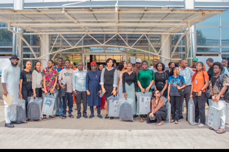 Presidential amnesty distributes laptops to scholarship beneficiaries