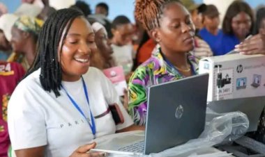 Otuaro Appreciates Tinubu as PAP distributes laptops to 663 Scholarship Beneficiaries