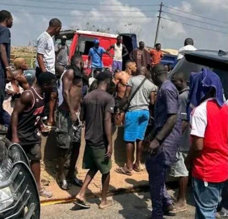 Tragedy, as 14 Umuahia traders die in accident while returning from Enugu